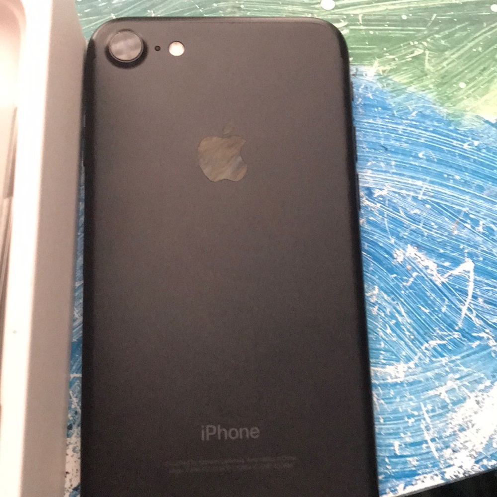 iPhone 7 - Picture 4 of 6